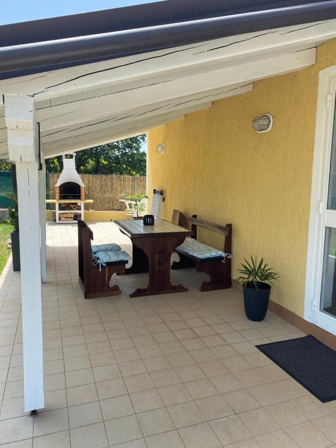 Holiday Home Rosa Gedici ภายนอก รูปภาพ